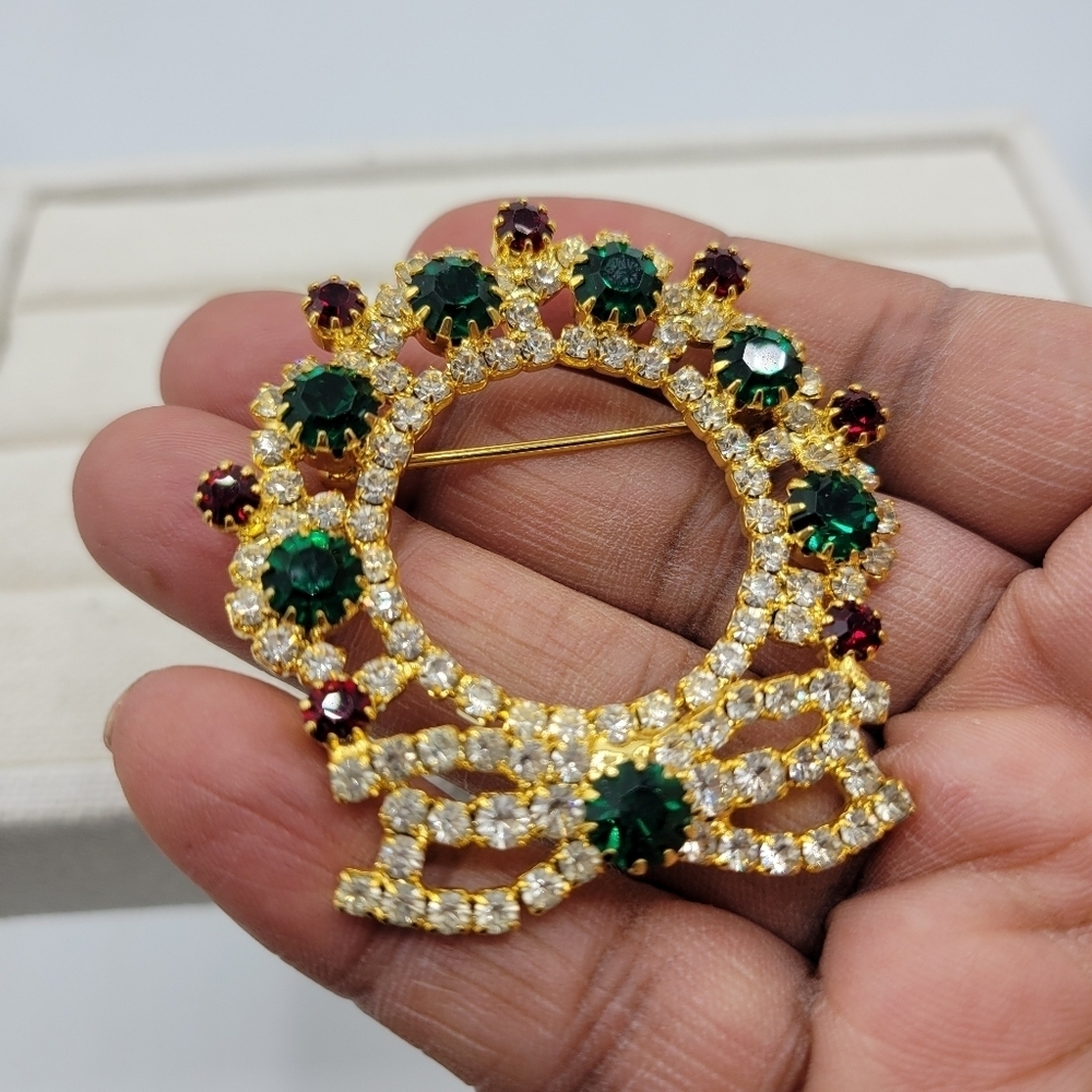 Vintage Christmas Brooch • Goldtone W/ Colorful Rhinestones • Wreath